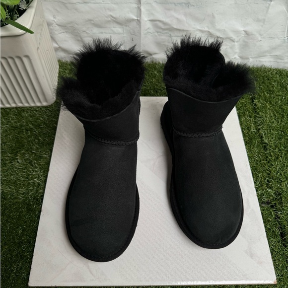 UGG Mini Bailey Button black size 6 new No box Authentic winter boots - Picture 2 of 12